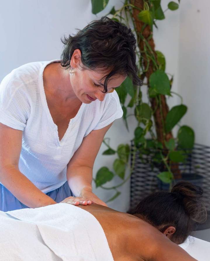 Massage thérapeutique reboutage Suisse